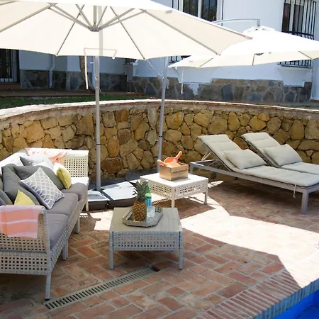3 Bedroom With Private Pool In El Paraiso Villa *