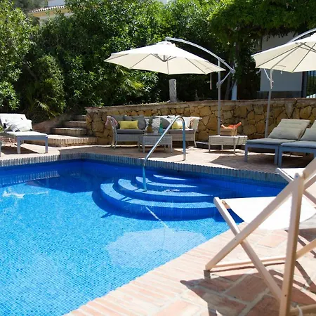3 Bedroom With Private Pool In El Paraiso