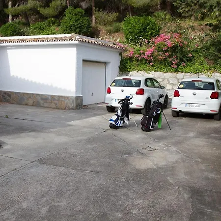 3 Bedroom With Private Pool In El Paraiso Villa *